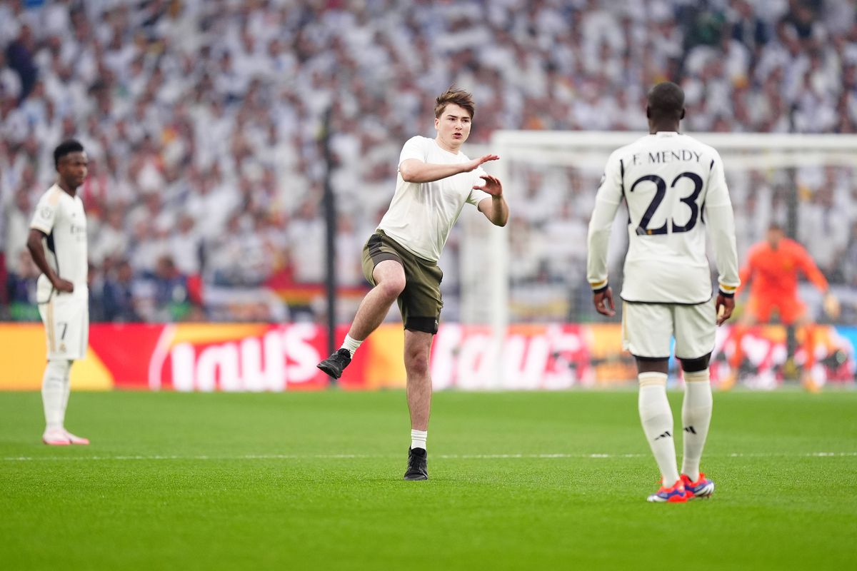 Imagini interzise la TV » De ce a fost întreruptă finala Ligii Campionilor de pe Wembley