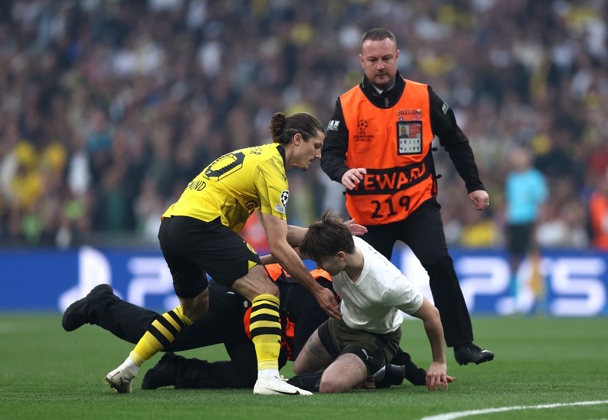 Imagini interzise la TV » De ce a fost întreruptă finala Ligii Campionilor de pe Wembley