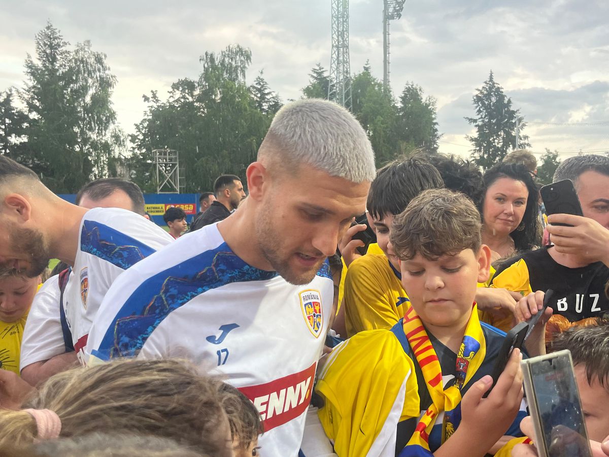 România, antrenament deschis publicului înainte de dubla cu Austria și Cipru » Fotbaliștii au dat autografe copiilor