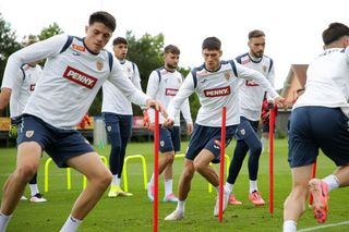 Surpriza lui Pancu din cantonamentul României U21: cine e fotbalistul pe val la echipa de club, școlit la Benfica și pescar în timpul liber