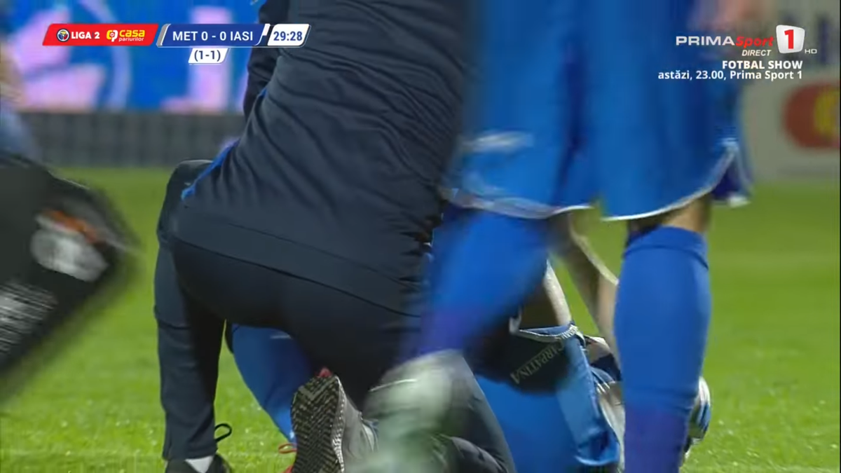 Accidentare horror la Metaloglobus - Poli Iași! Jucătorul a fost transportat cu ambulanța la spital