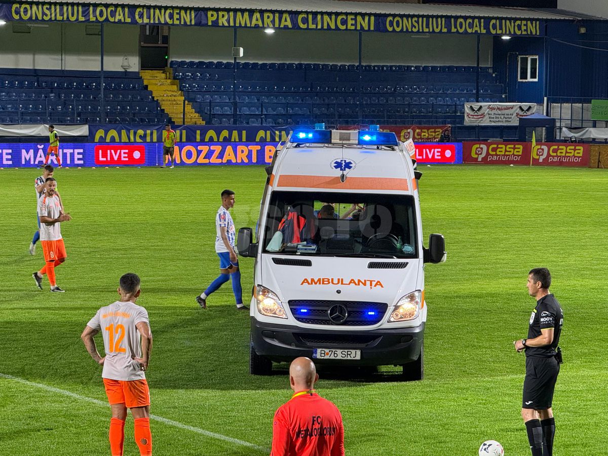 Accidentare horror la Metaloglobus - Poli Iași! Jucătorul a fost transportat cu ambulanța la spital