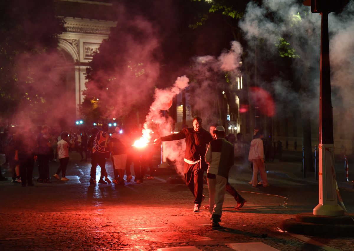 Emmanuel Macron a condamnat incidentele violente din Paris: „Vom urmări, vom pedepsi, vom fi neobosiți”