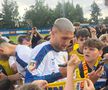 România, antrenament deschis publicului înainte de dubla cu Austria și Cipru » Fotbaliștii au dat autografe copiilor