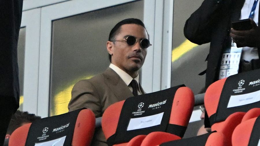 Celebrul bucătar de orgine turcă, Salt Bae, s-a numărat printre VIP-uri pe Allianz Arena Triplul „Balon de Aur” tună și fulgeră după finala PSG - Inter: „O rușine! Un gunoi absolut!”