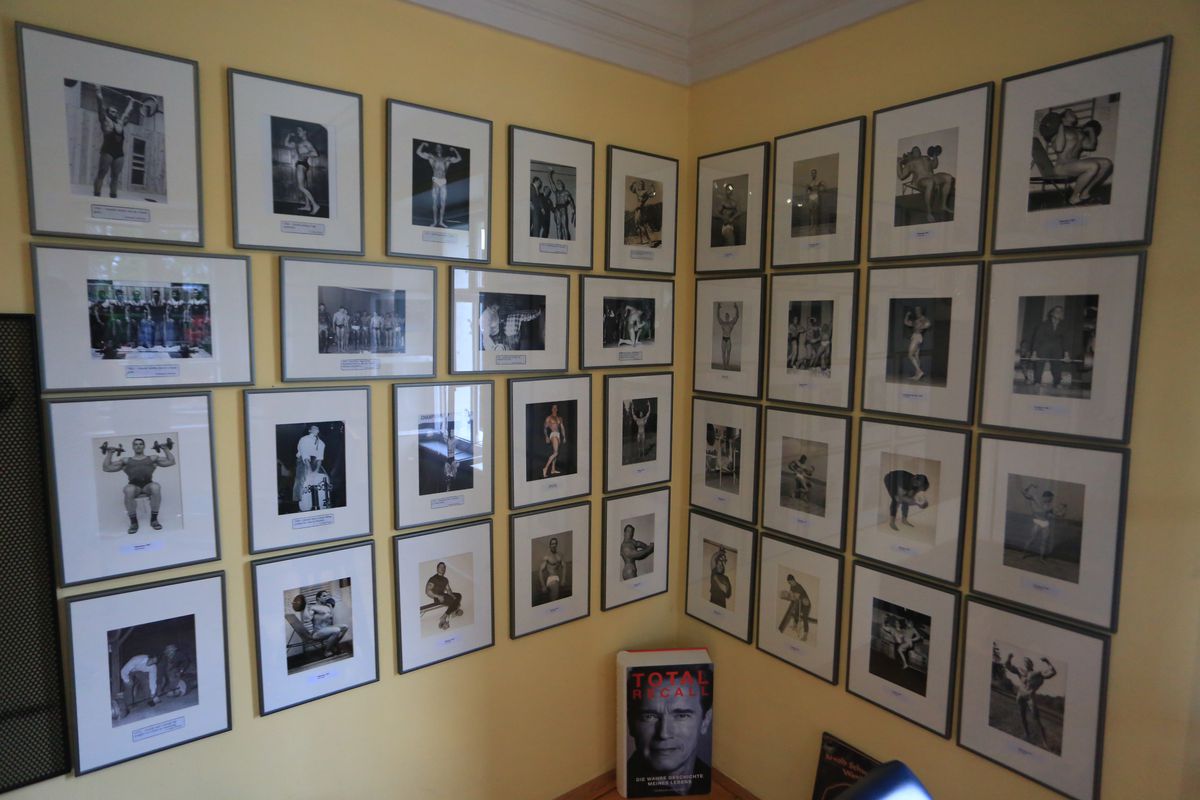 Casa lui Arnold Schwarzenegger, la 45 de minute de România U21 » Trei lumi într-una și peste 1000 de obiecte unicat în arhiva intimă a „Terminatorului”