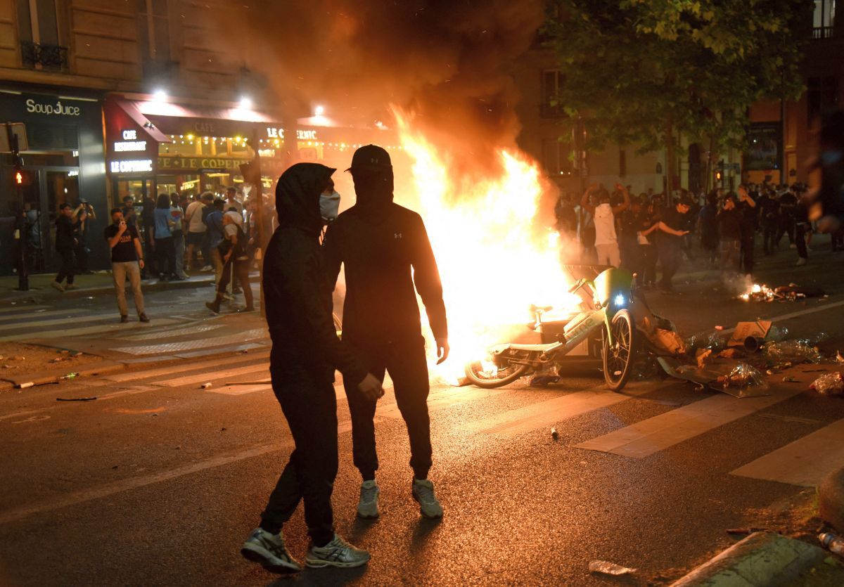 Emmanuel Macron a condamnat incidentele violente din Paris: „Vom urmări, vom pedepsi, vom fi neobosiți”