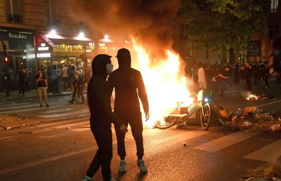 Emmanuel Macron a condamnat incidentele violente din Paris: „Vom urmări, vom pedepsi, vom fi neobosiți”