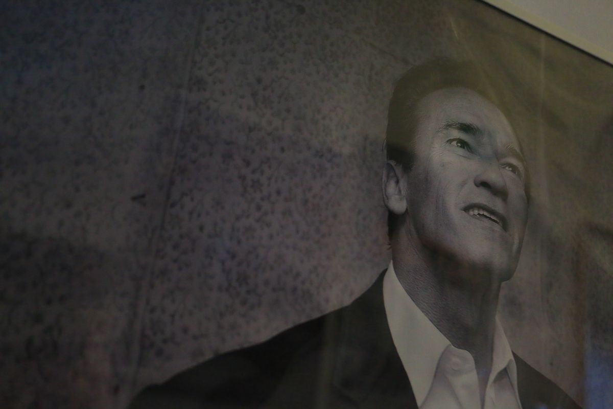 Casa lui Arnold Schwarzenegger, la 45 de minute de România U21 » Trei lumi într-una și peste 1000 de obiecte unicat în arhiva intimă a „Terminatorului”