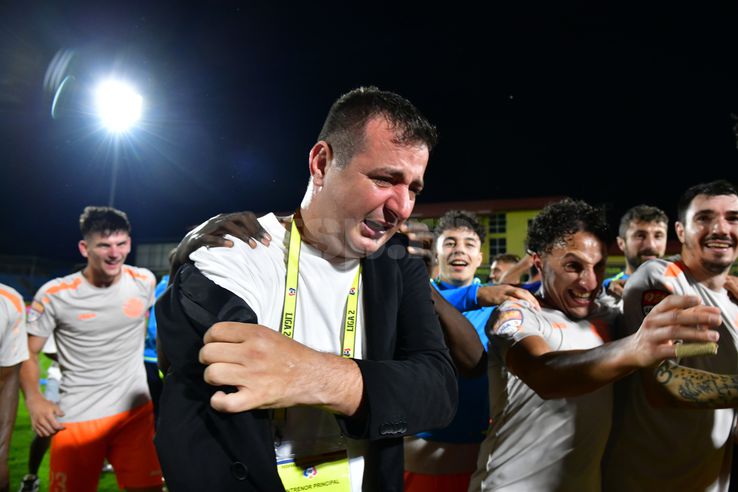 Ianis Zicu a început să plângă după ce Metaloglobus a promovat în Superliga. foto: Cristi Preda