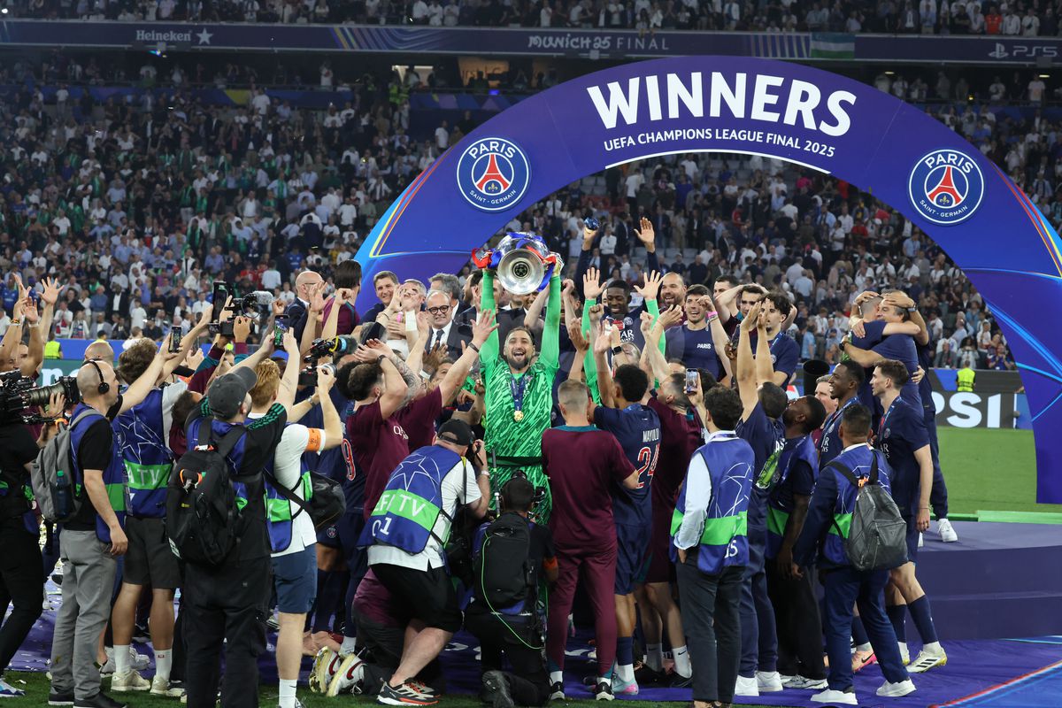 Imagini de la finalul partidei PSG - Inter 5-0