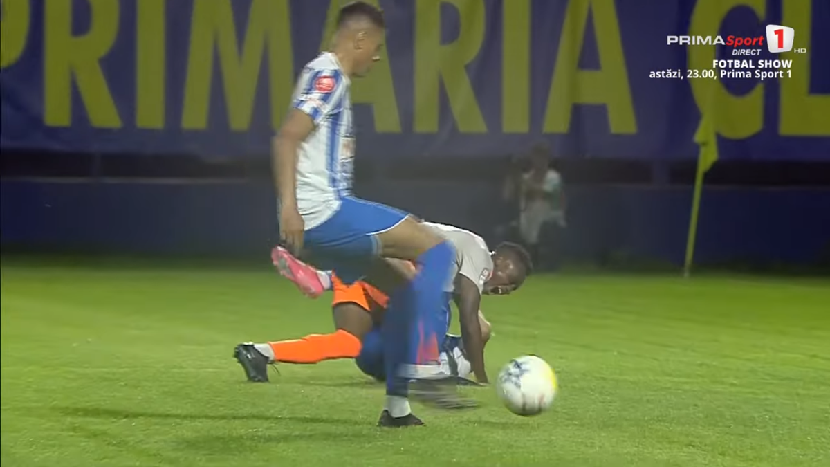 Accidentare horror la Metaloglobus - Poli Iași! Jucătorul a fost transportat cu ambulanța la spital