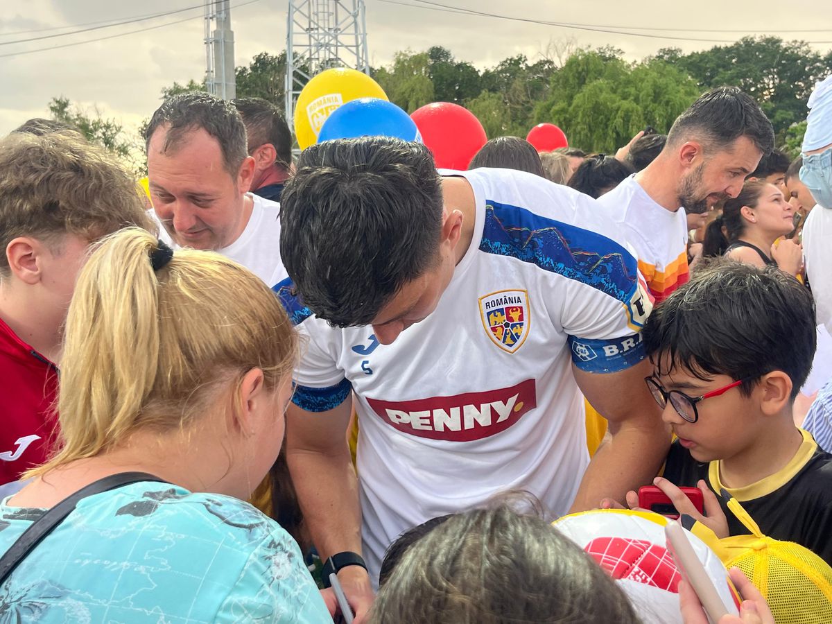 România, antrenament deschis publicului înainte de dubla cu Austria și Cipru » Fotbaliștii au dat autografe copiilor