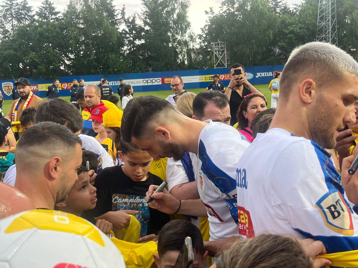 România, antrenament deschis publicului înainte de dubla cu Austria și Cipru » Fotbaliștii au dat autografe copiilor
