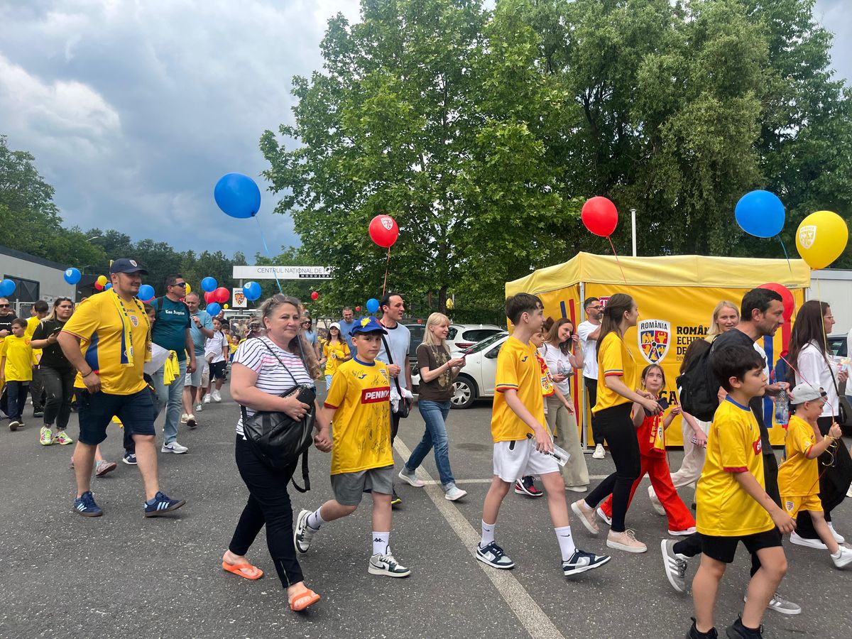 România, antrenament deschis publicului înainte de dubla cu Austria și Cipru » Fotbaliștii au dat autografe copiilor