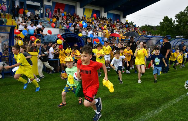 România a susținut un antrenament deschis înainte de dubla cu Austria și Cipru » De 1 iunie, tricolorii au dat autografe copiilor