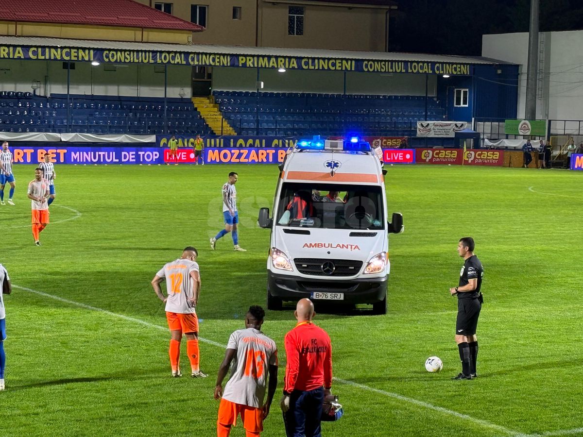 Accidentare horror la Metaloglobus - Poli Iași! Jucătorul a fost transportat cu ambulanța la spital