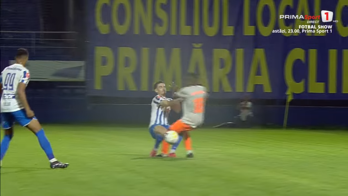 Accidentare horror la Metaloglobus - Poli Iași! Jucătorul a fost transportat cu ambulanța la spital