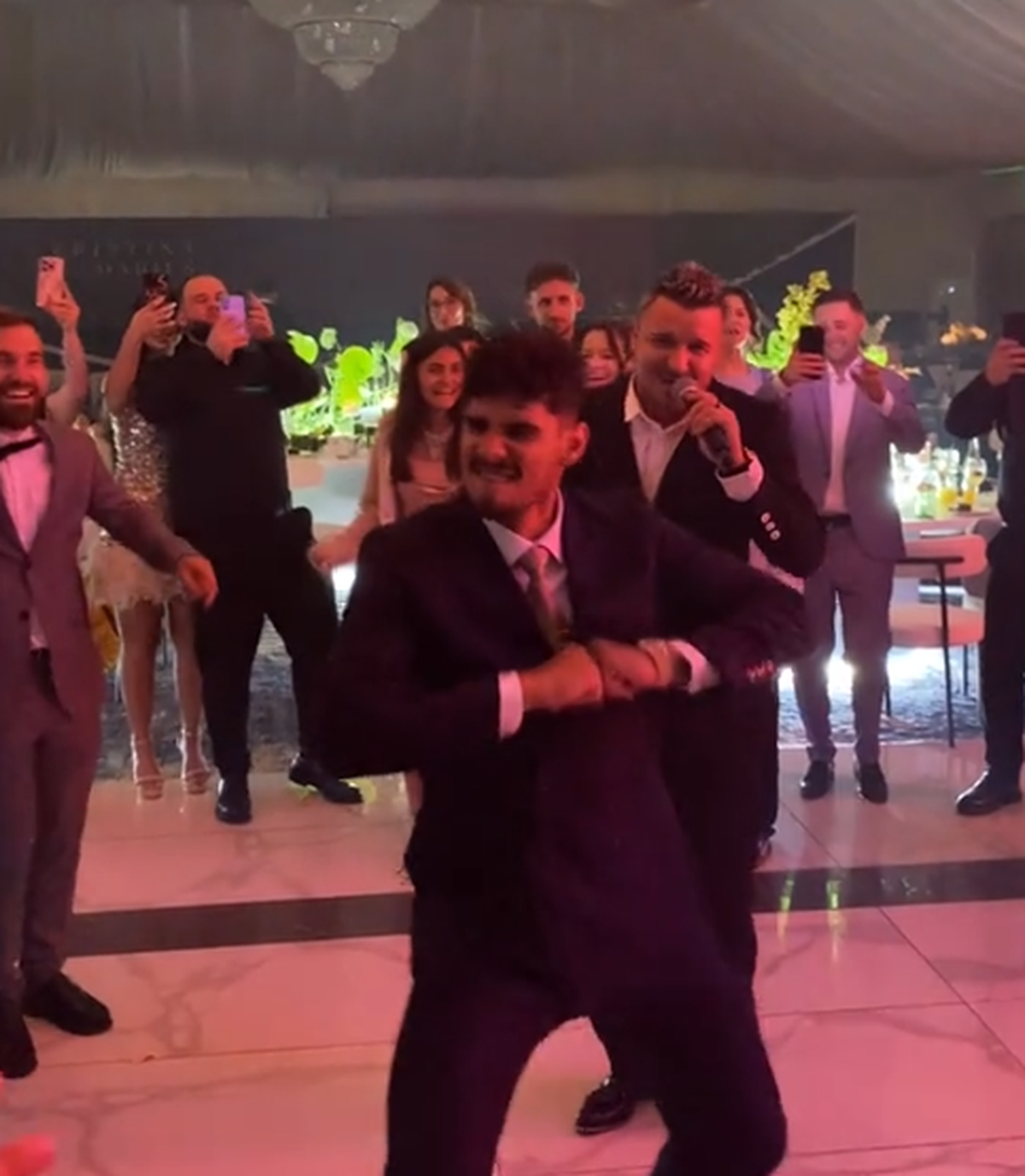 Primele imagini de la nunta anului la FCSB: cum a apărut jucătorul campioanei în cea mai importantă zi din viața lui