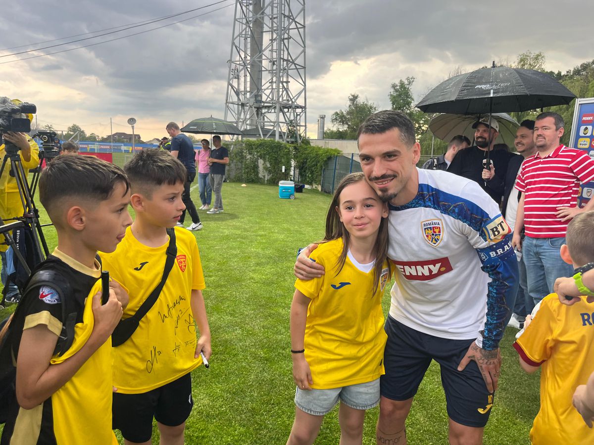 România, antrenament deschis publicului înainte de dubla cu Austria și Cipru » Fotbaliștii au dat autografe copiilor