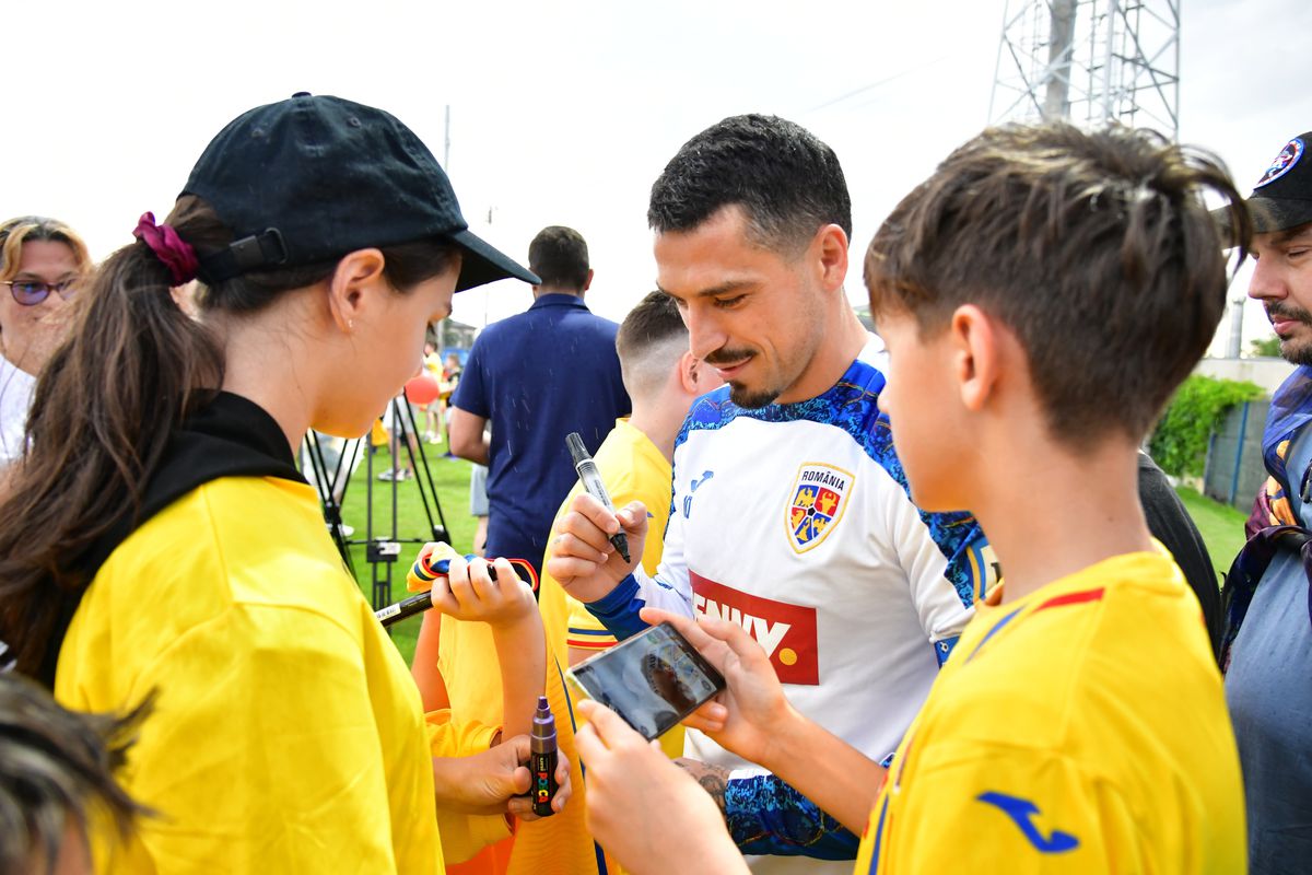 România a susținut un antrenament deschis înainte de dubla cu Austria și Cipru » De 1 iunie, tricolorii au dat autografe copiilor