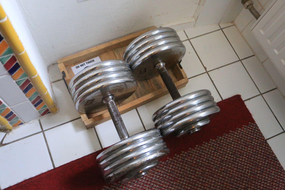 Casa lui Arnold Schwarzenegger, la 45 de minute de România U21 » Trei lumi într-una și peste 1000 de obiecte unicat în arhiva intimă a „Terminatorului”