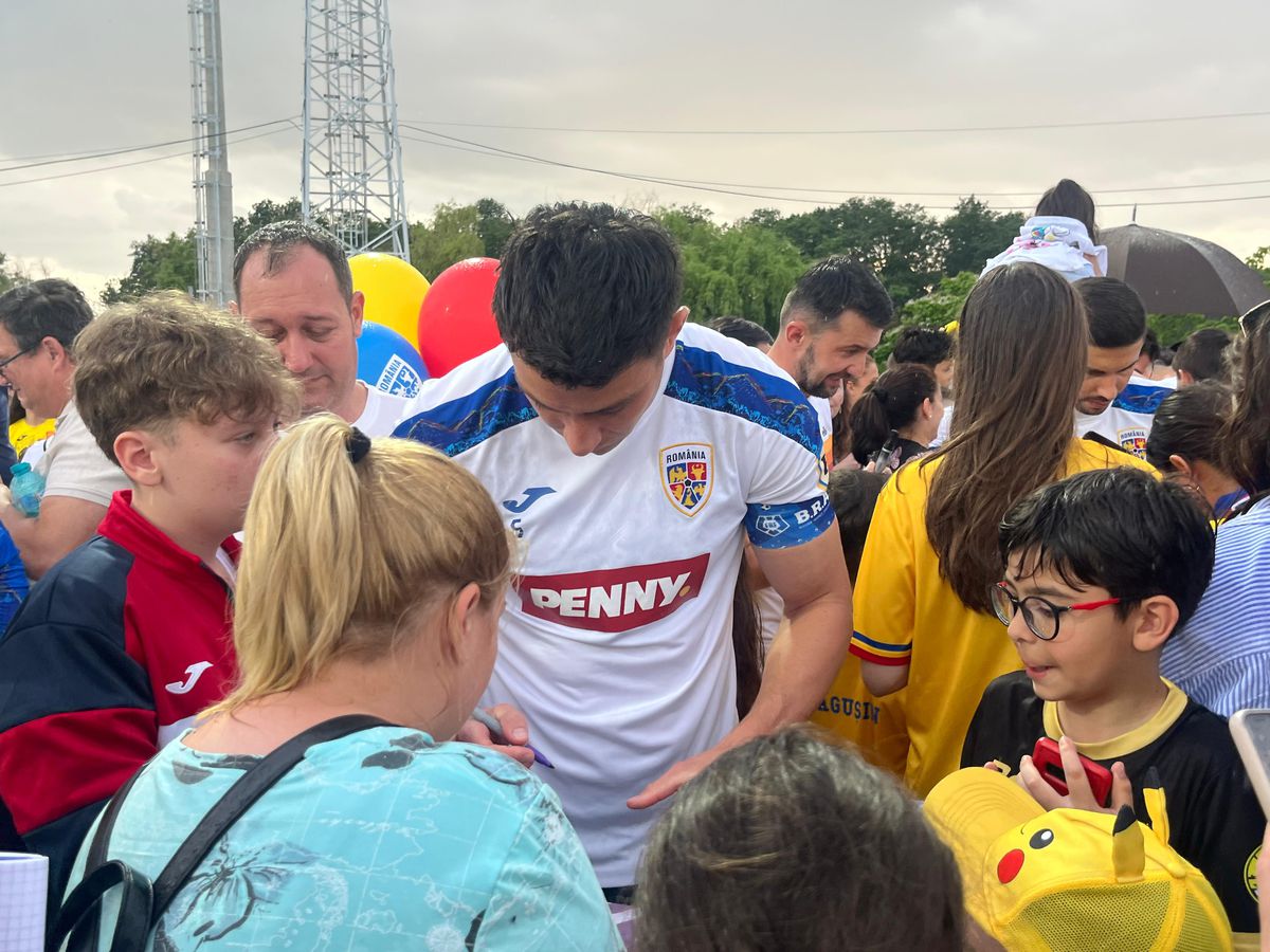România, antrenament deschis publicului înainte de dubla cu Austria și Cipru » Fotbaliștii au dat autografe copiilor