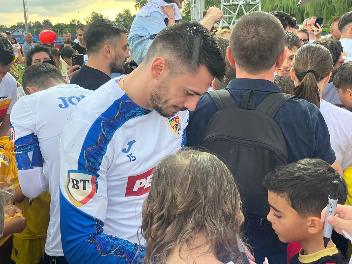 România, antrenament deschis publicului înainte de dubla cu Austria și Cipru » Fotbaliștii au dat autografe copiilor