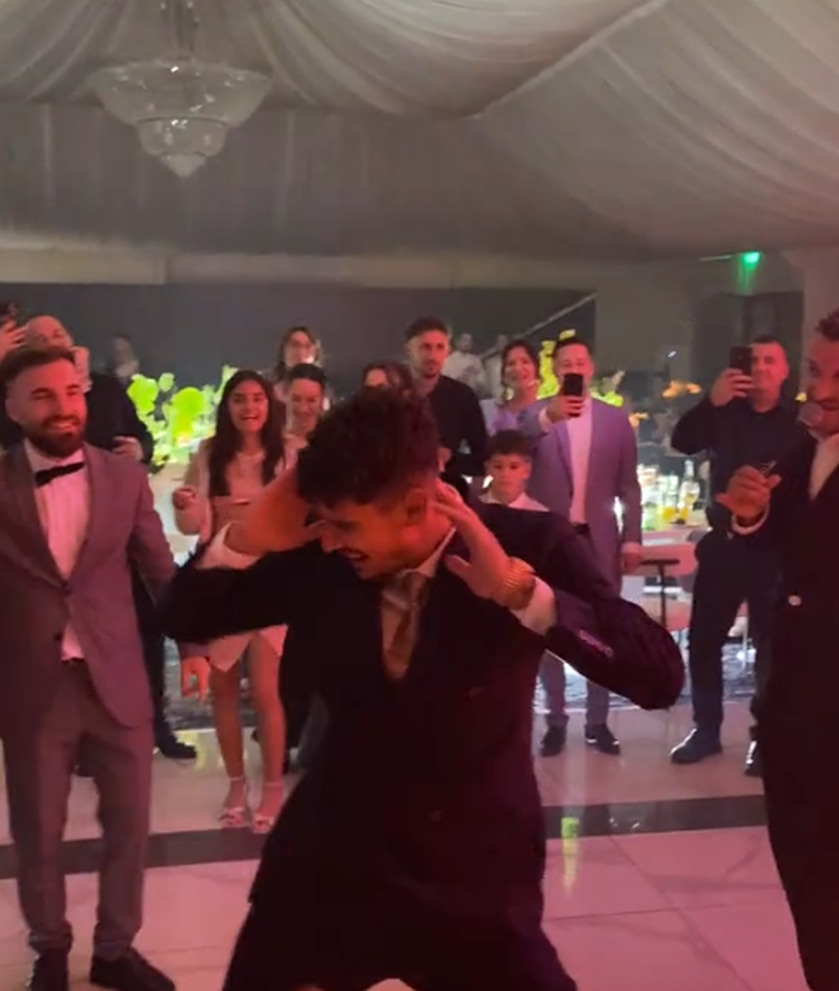 Primele imagini de la nunta anului la FCSB: cum a apărut jucătorul campioanei în cea mai importantă zi din viața lui