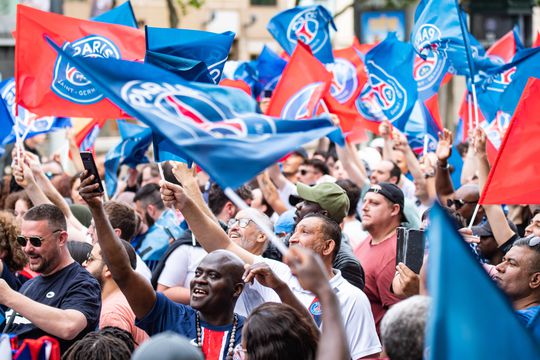 Sărbătoare la Paris după ce PSG a câștigat Liga Campionilor. FOTO: Imago Images