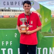 Mario Tudose, în tricoul Benficăi Lisabona / Sursă foto: Facebook