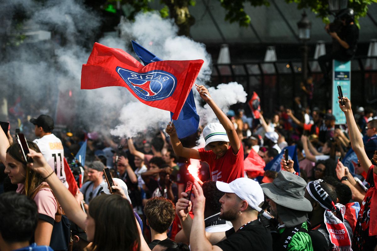 Sărbătoare la Paris după ce PSG a câștigat Liga Campionilor