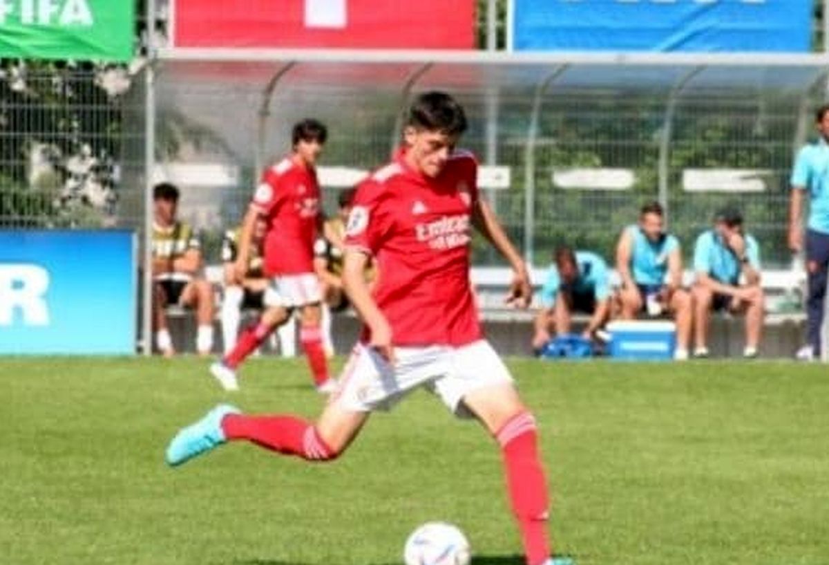 Mario Tudose, fundașul de 20 de ani școlit la Benfica și pasionat de pescuit