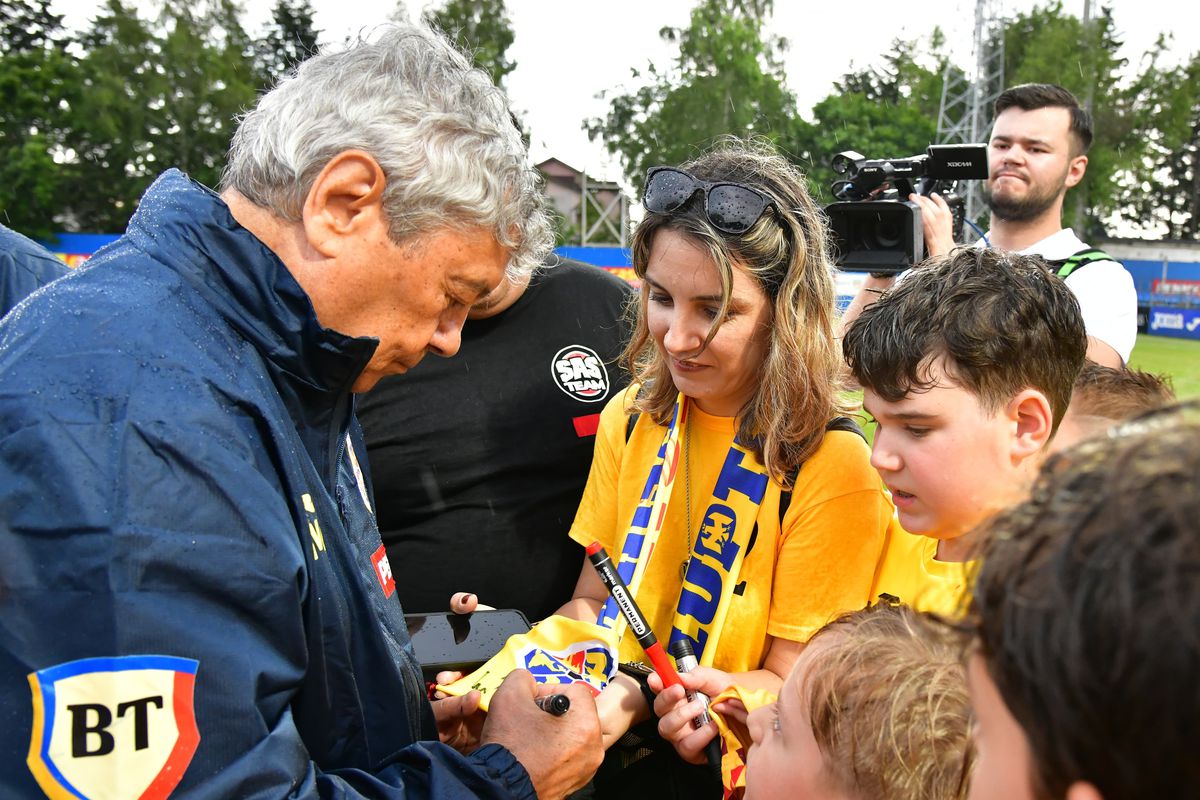 Prezență-surpriză la antrenamentul condus de Mircea Lucescu