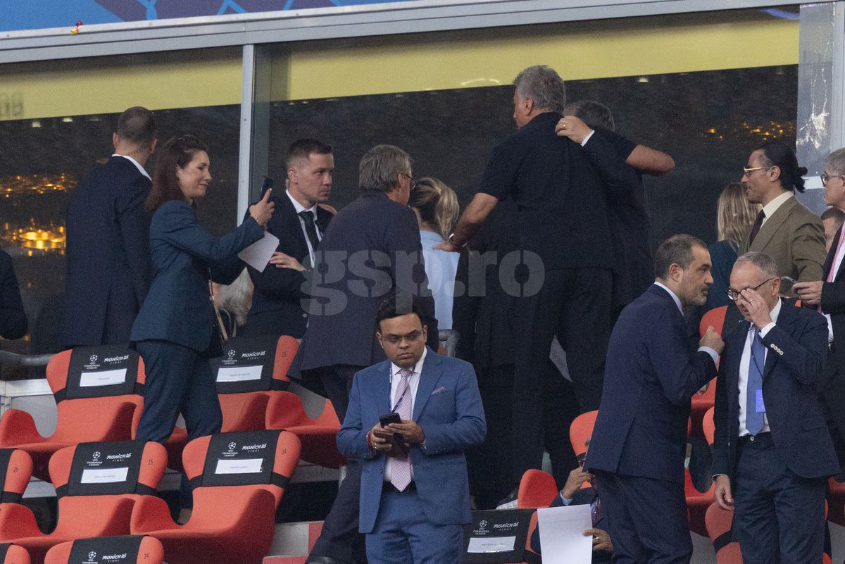 Politică și delicatese » Nu știau că sunt filmați: plecăciuni pe Allianz Arena, cu Viktor Orban și Salt Bae în rol principal. Răzvan Burleanu, neimpresionat