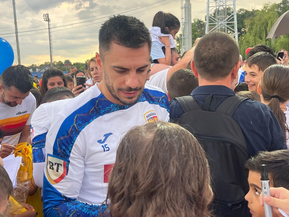 România, antrenament deschis publicului înainte de dubla cu Austria și Cipru » Fotbaliștii au dat autografe copiilor