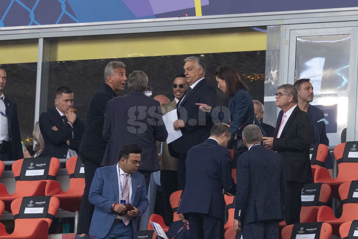 Politică și delicatese » Nu știau că sunt filmați: plecăciuni pe Allianz Arena, cu Viktor Orban și Salt Bae în rol principal. Răzvan Burleanu, neimpresionat