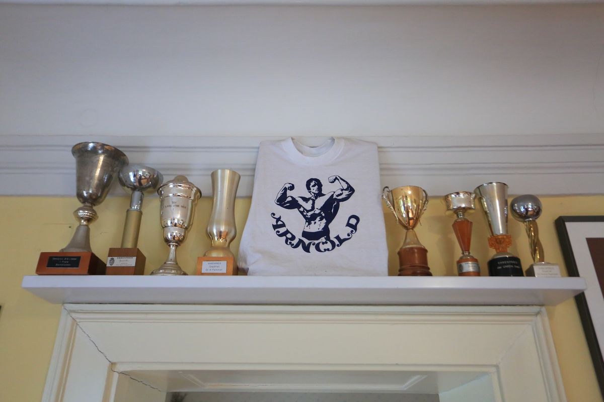 Casa lui Arnold Schwarzenegger, la 45 de minute de România U21 » Trei lumi într-una și peste 1000 de obiecte unicat în arhiva intimă a „Terminatorului”