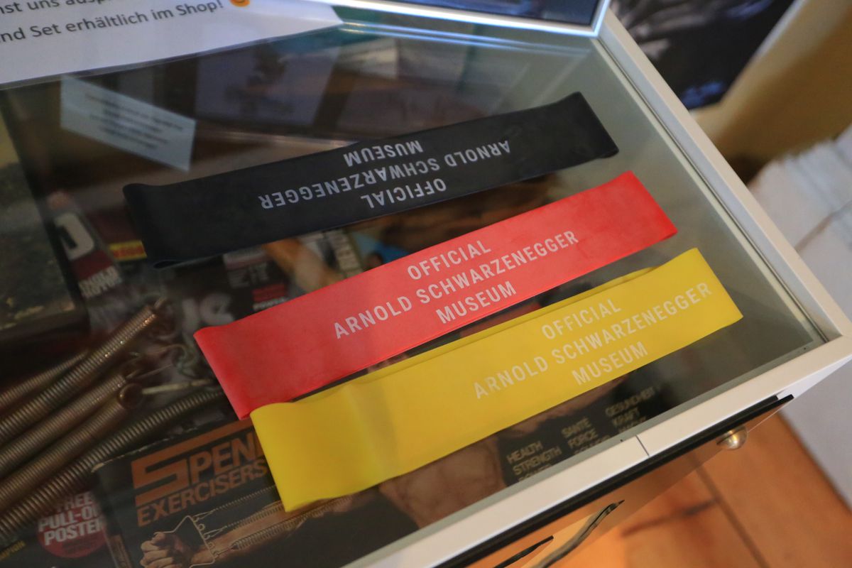 Casa lui Arnold Schwarzenegger, la 45 de minute de România U21 » Trei lumi într-una și peste 1000 de obiecte unicat în arhiva intimă a „Terminatorului”