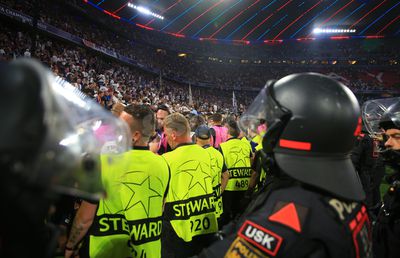 Ce s-a întâmplat pe teren, după finala Ligii Campionilor » GSP a surprins imaginile care au declanșat panica în rândul forțelor de ordine