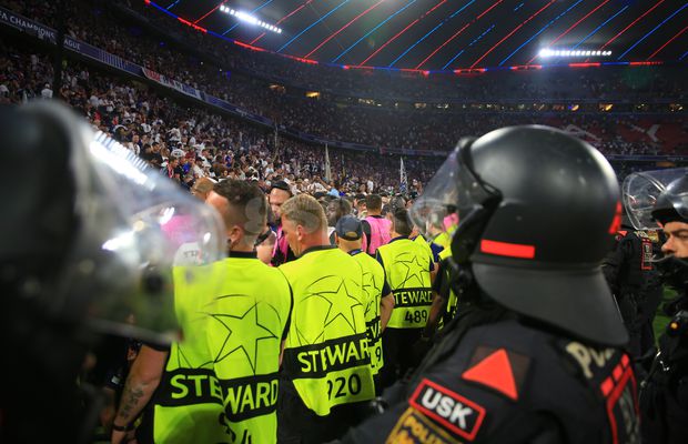 Ce s-a întâmplat pe teren, după finala Ligii Campionilor » GSP a surprins imaginile care au declanșat panica în rândul forțelor de ordine