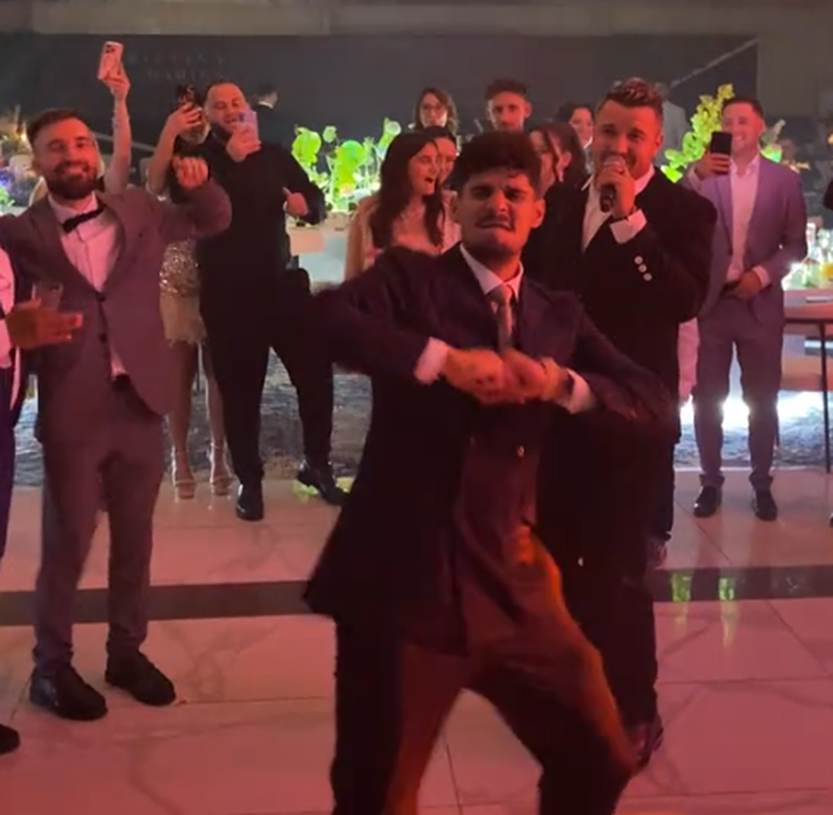 Primele imagini de la nunta anului la FCSB: cum a apărut jucătorul campioanei în cea mai importantă zi din viața lui