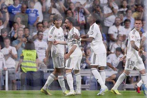 Dani Carvajal și David Alaba (în prim-plan), sărbătoriți la despărțirea de Real Madrid / Foto: Imago
