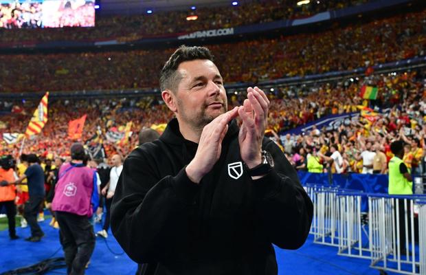 Pierre Sage, antrenorul senzației Lens, negociază cu formația din Premier League