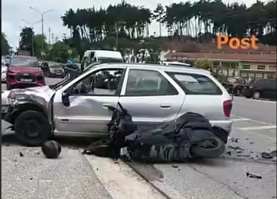 Scuterul cu care se deplasa Marios Oikonomou s-a ciocnit cu un autoturism / Foto: X Un fost fundaș internațional grec a murit la doar 33 de ani! » Era internat de 9 zile în comă la terapie intensivă