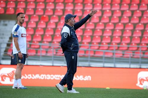 Gheorghe Hagi, la Tbilisi, la antrenamentul României înainte de meciul cu Georgia/ foto: Facebook @Echipa națională de fotbal a României