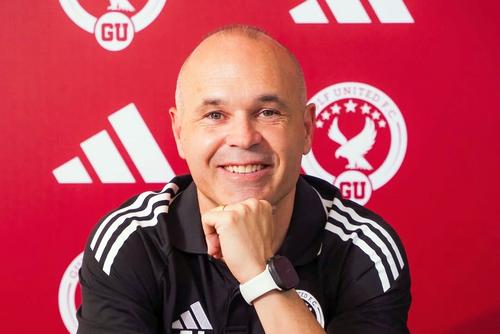 Andres Iniesta, noul antrenor al celor de la Gulf United FC // FOTO: Instagram