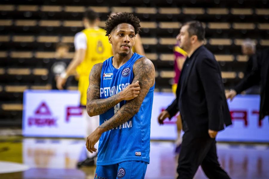 DeWayne Russell, fratele lui Daron Russell/Foto: fiba.basketball Daron Russell, spectaculosul fundaș al lui U-BT Cluj-Napoca, interviu pentru GSP: „A fost un sezon bun și am depășit niște așteptări”