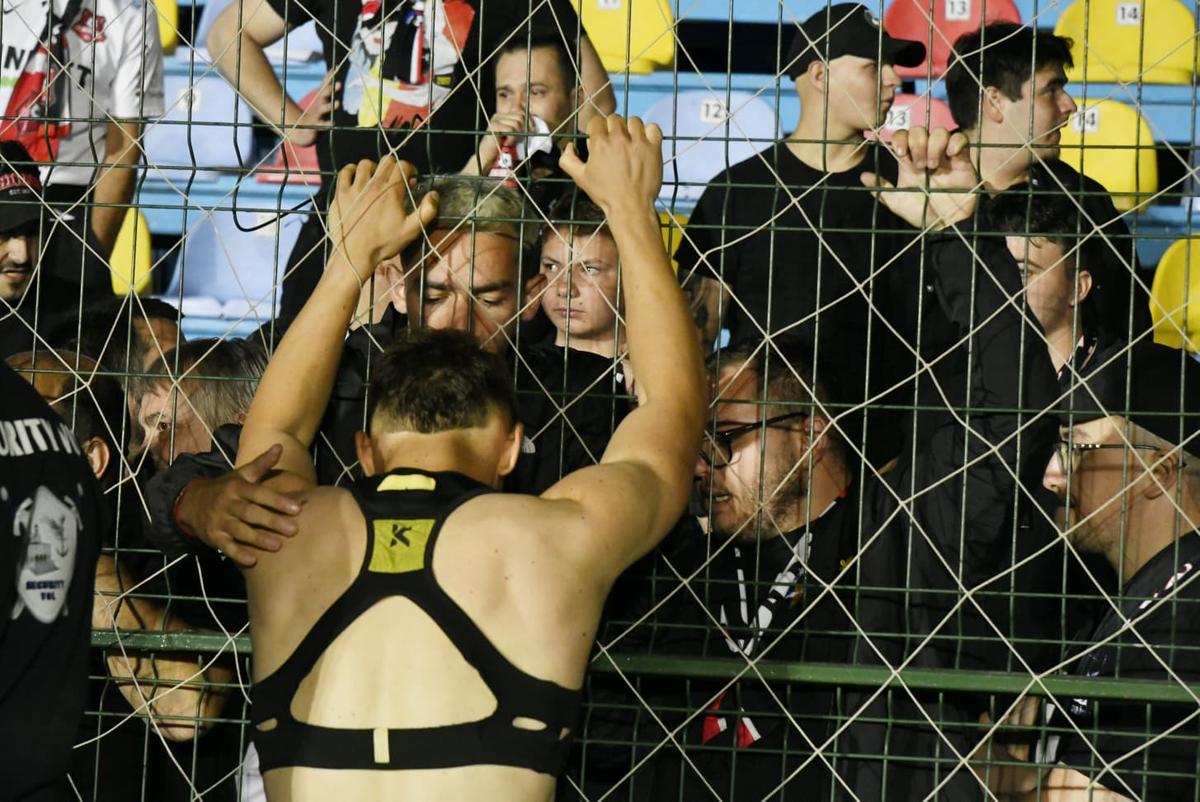 „Să NU mai călcați în Sibiu!” » Imagini nemaivăzute la Voluntari: ce s-a întâmplat după promovare și cum a fost surprins Dorinel Munteanu