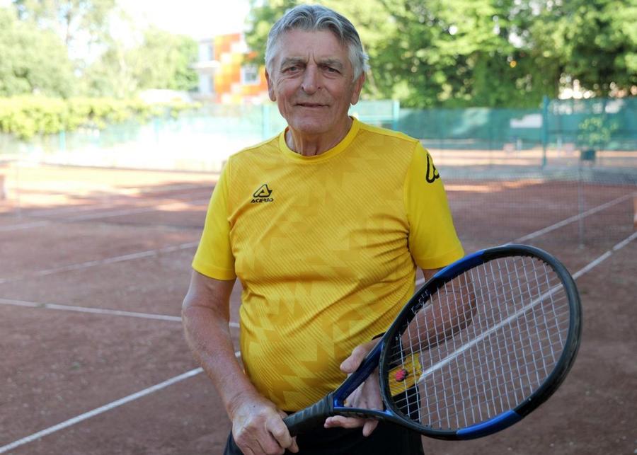 Radu Popescu, pe terenurile de zgură de la LPS Constanța / FOTO: Andrei Furnigă (GSP) „Uitați-vă la Sorana cum arată!” » Am mers să vorbim cu antrenorul care a lucrat cu 3 mari campioni ai tenisului românesc: „Aici ar putea fi un secret al ei”